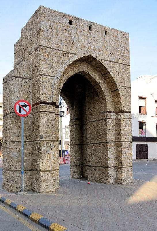 沙特阿拉伯吉达，Al Balad区，Bab Al- bantt, Al Dhahab和Salah Ad Din街交叉口的老门